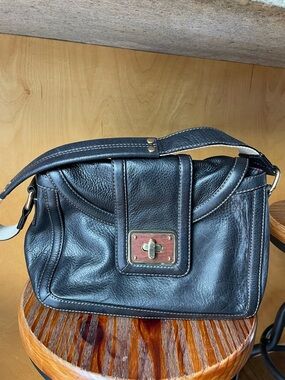 Tommy Hilfiger Black Leather Shoulder bag